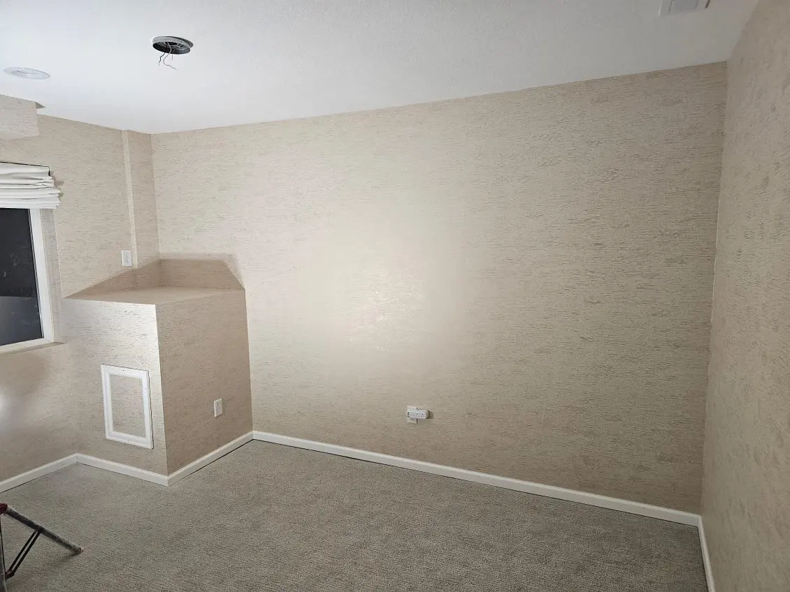 Durable commercial vinyl wallcovering in a corporate lobby